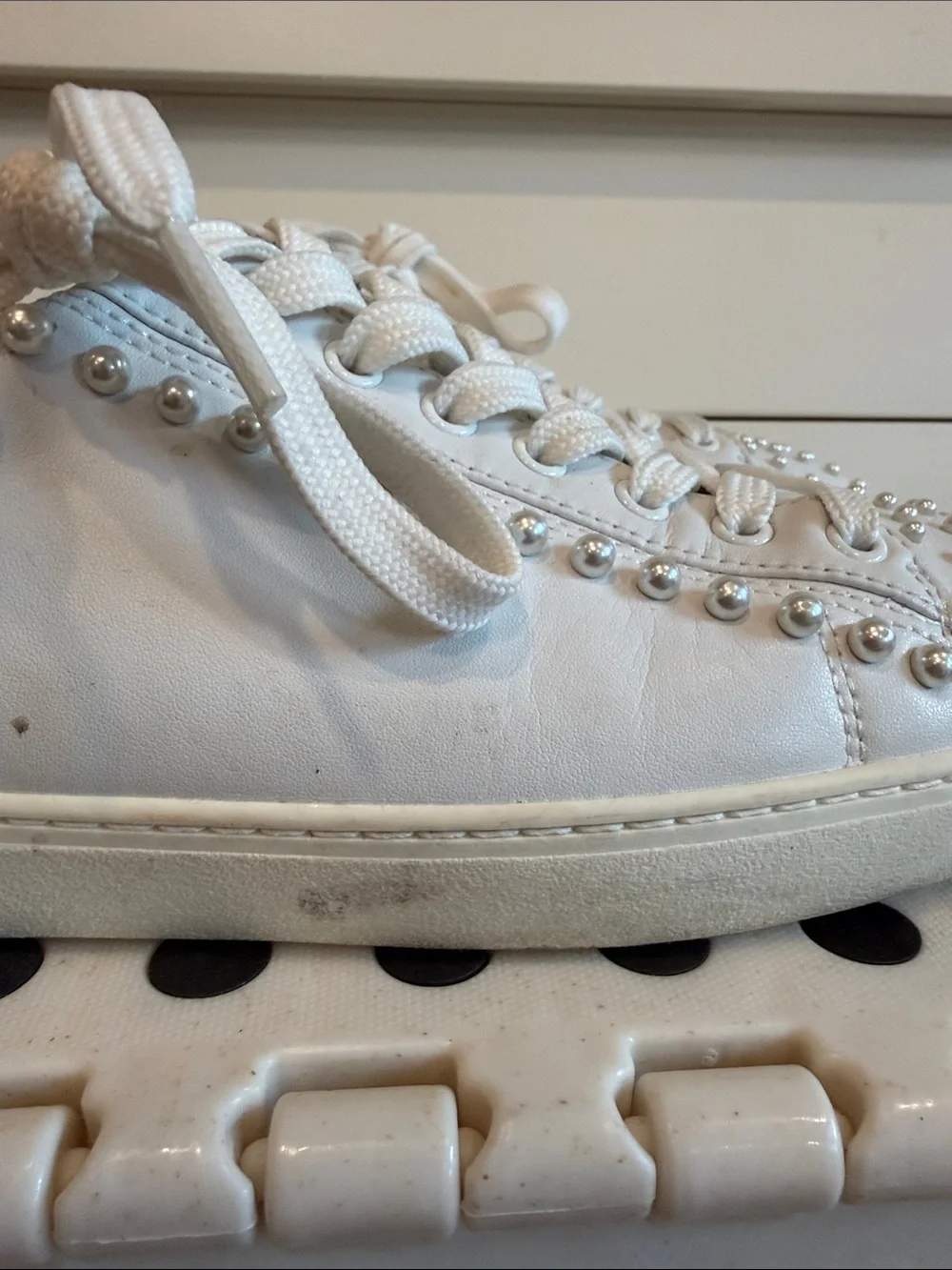 Stuart Weitzman Goldie Pearly Leather Low-Top Sneakers - Picture 4 of 13